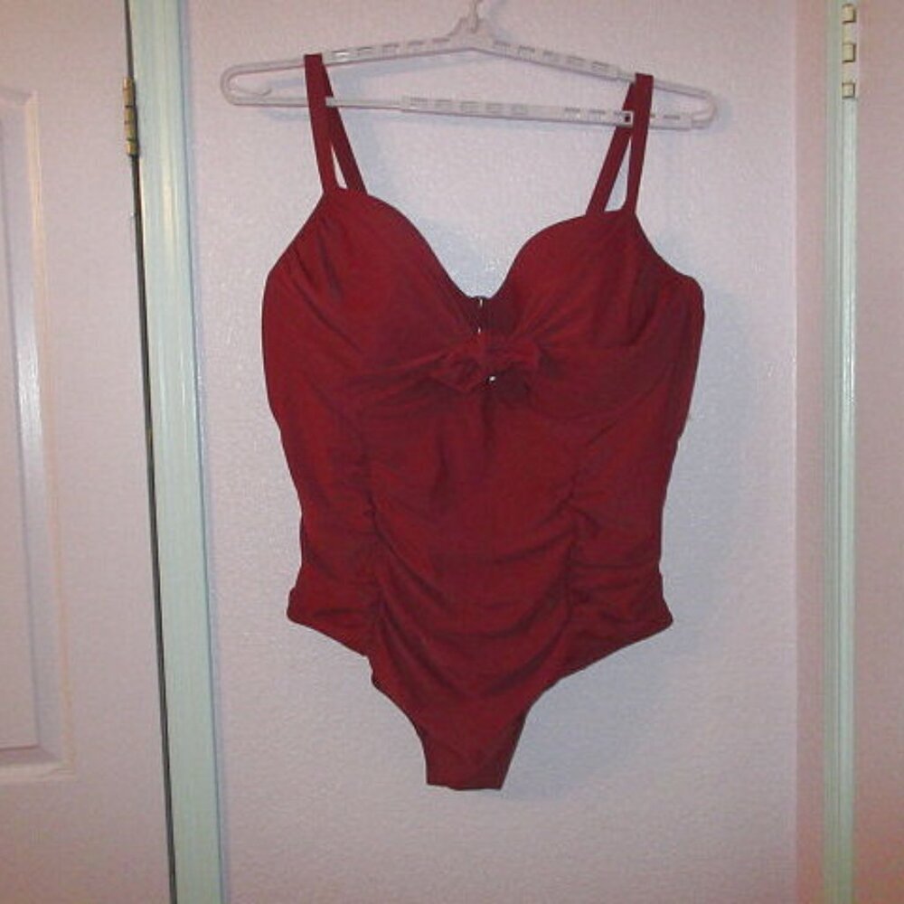 Old Navy One Piece Swimsuit Size 4X Slimming UPF Underwire Secret Smooth NWT